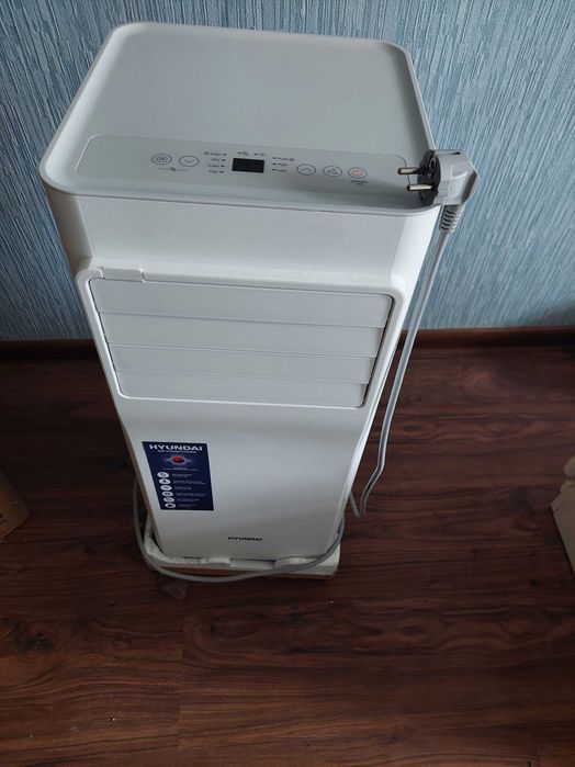 Мобильный кондиционер Hyundai HPAC09UA2C0 в отличном состоянии.