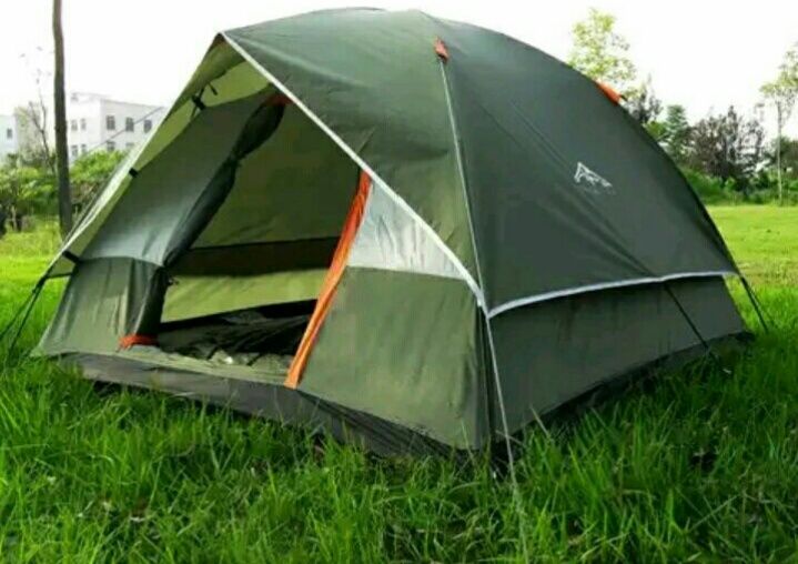 Палатка  двухслойная,есть автоматическая