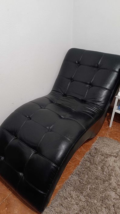 Chaise longe preto semi novo