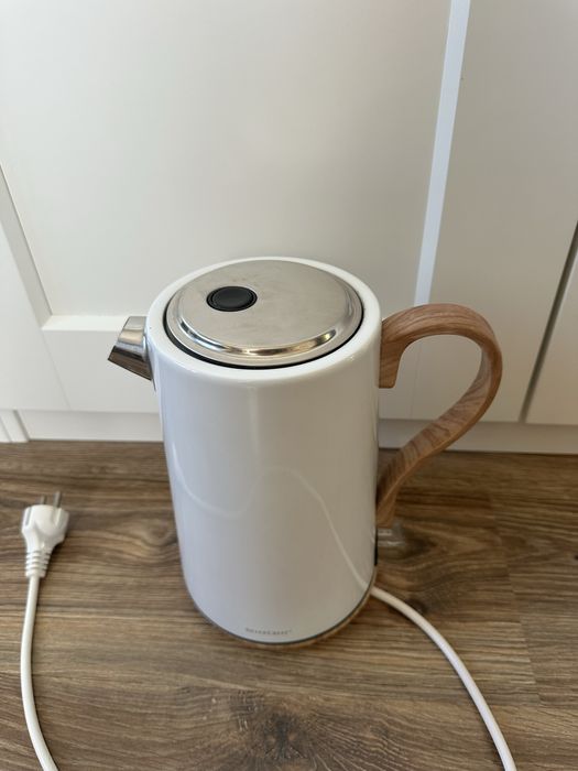 Biały czajnik SilverCrest