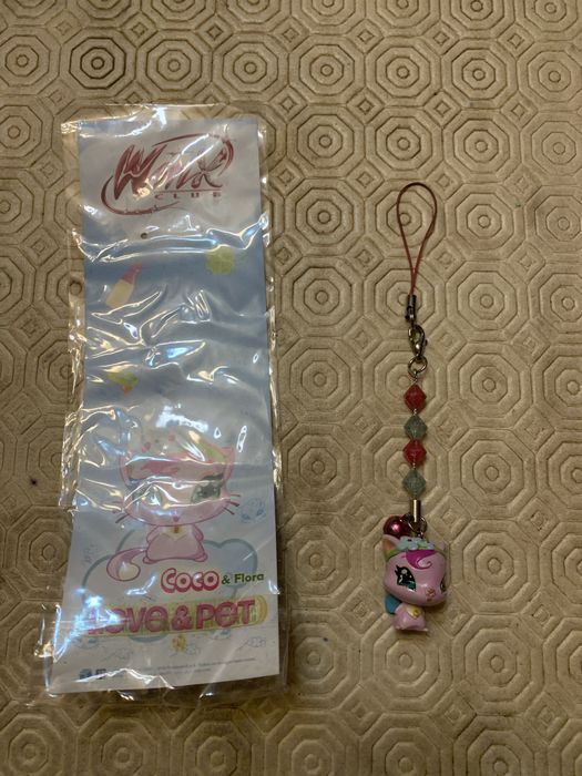 Carteira Winx Club + 3 porta chaves Love Pet (2 novos e 1 usado)