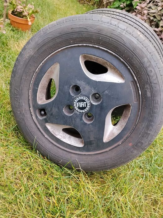 Pneus 155/70R13 (25€ o par)