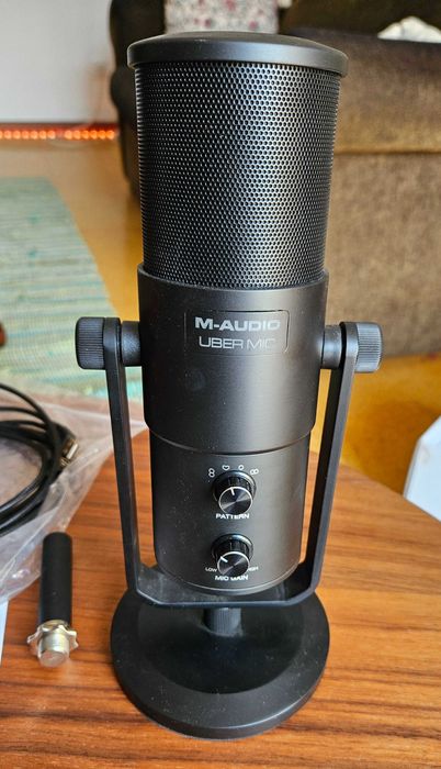 Microfone Condensador M-Audio Uber Mic com Manuais e Acessórios