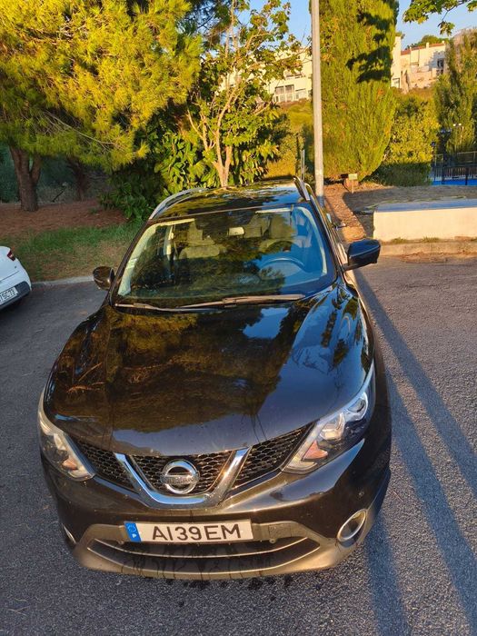 Nissan Qashqai 1.5 dCi Tekna preto com teto panorâmico