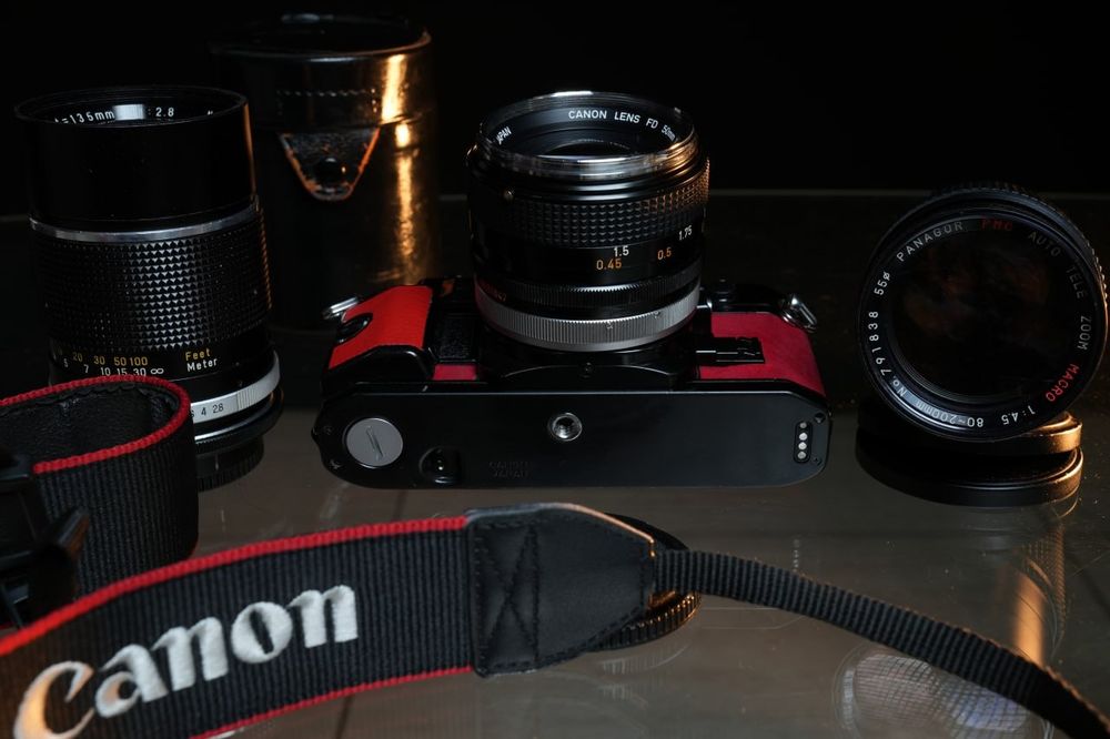 Плівковий фотоапарат Canon A-1