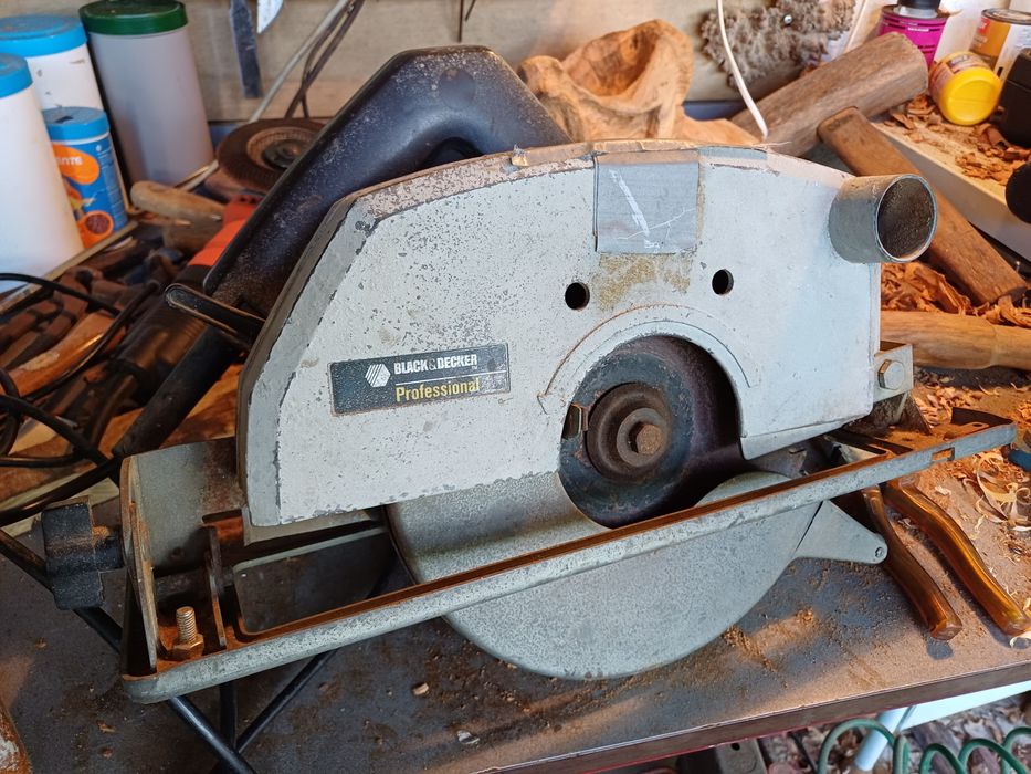 Serra circular black & decker Profissional  235mm