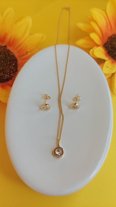 Conjunto foleado a ouro 18 com zirconia  semijoia de qualidade.