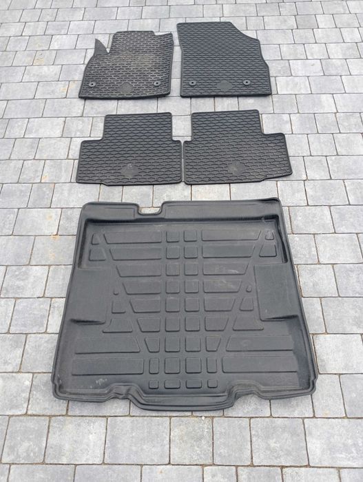 Komplet Dywaników Opel Astra K 2015 - 2021 gumowe + bagażnik jak nowe