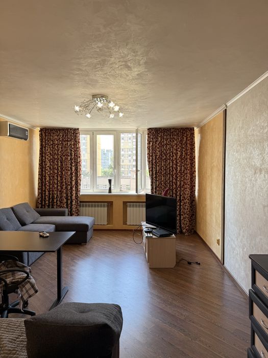 Продаж 2к квартири вул.Срібнокільська 1, ЖК Корона, 4 низький поверх. Позняки, Осокорки, Дарницький район
