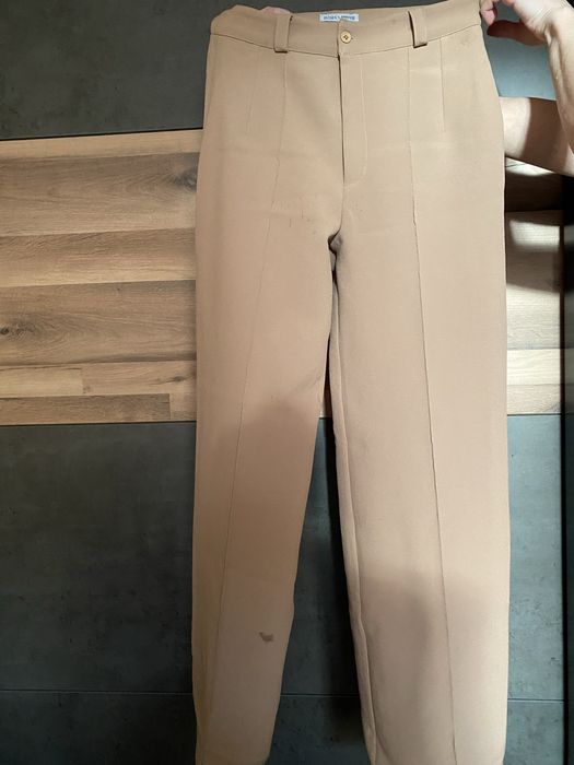 Класичні бежеві брюки | базова річ гардеробу.