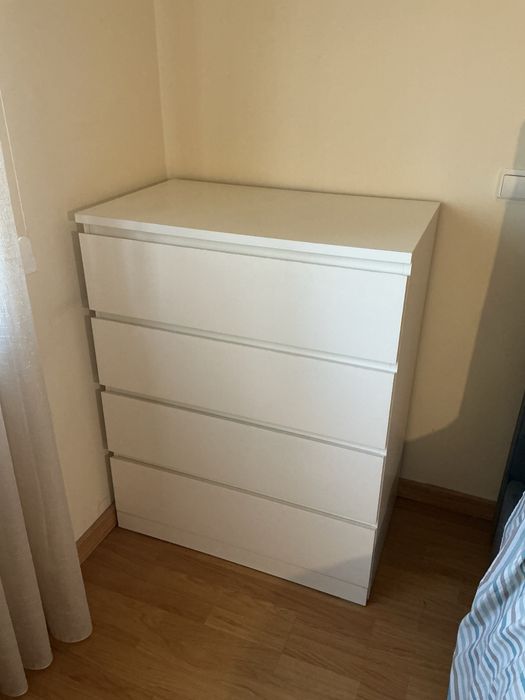 Cómoda branca IKEA – 4 gavetas