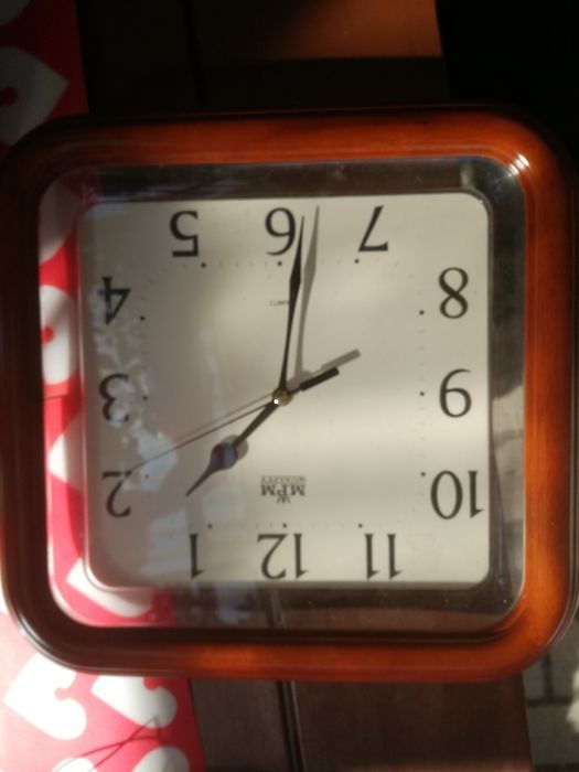 Zegary ścienne stan idealny