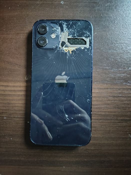 iPhone 12.                 .