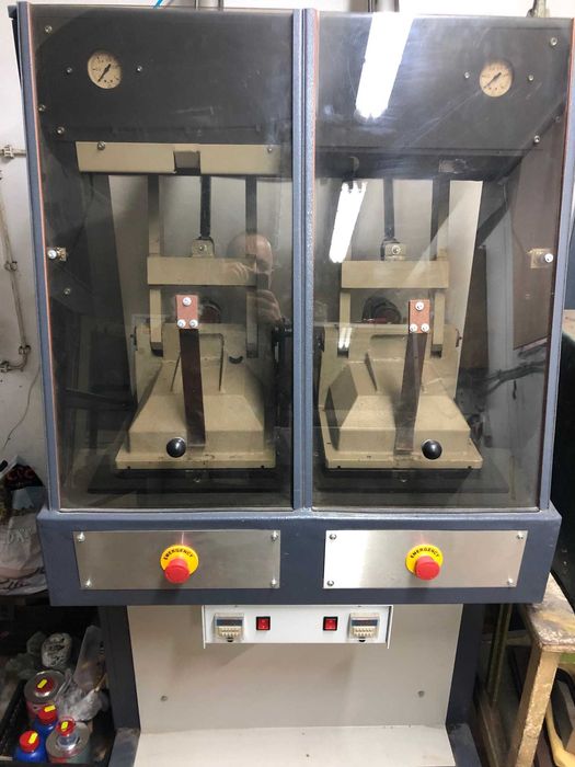 Dwustanowiskowa prasa  do klejenia spodów obuwniczych