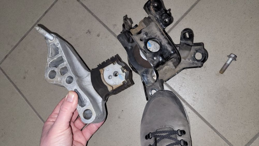 Подушка двигуна lexus RX350