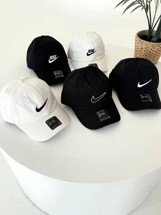 Кепка Nike.