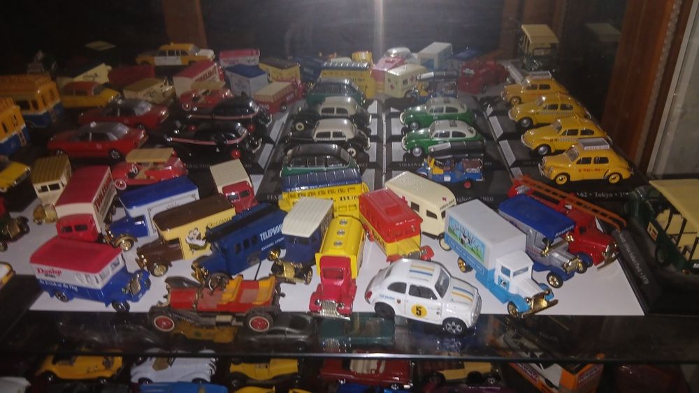 Colecao  170 carro minitura por  700 €