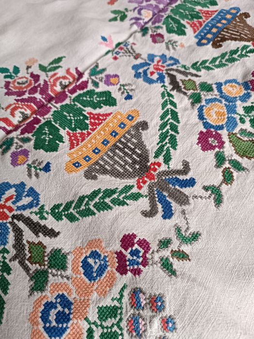 Вишите, стародавнє, яворівське покривало