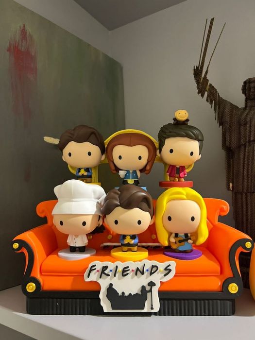 VIP диван для фігурок  "Friends" від McDonald's.