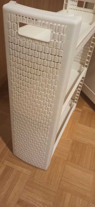 Plastikowy regał