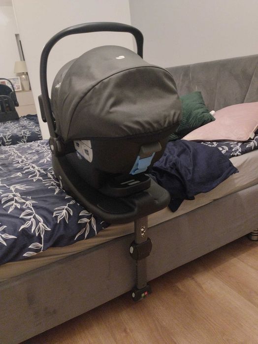 Fotelik z bazą Joie I-snug