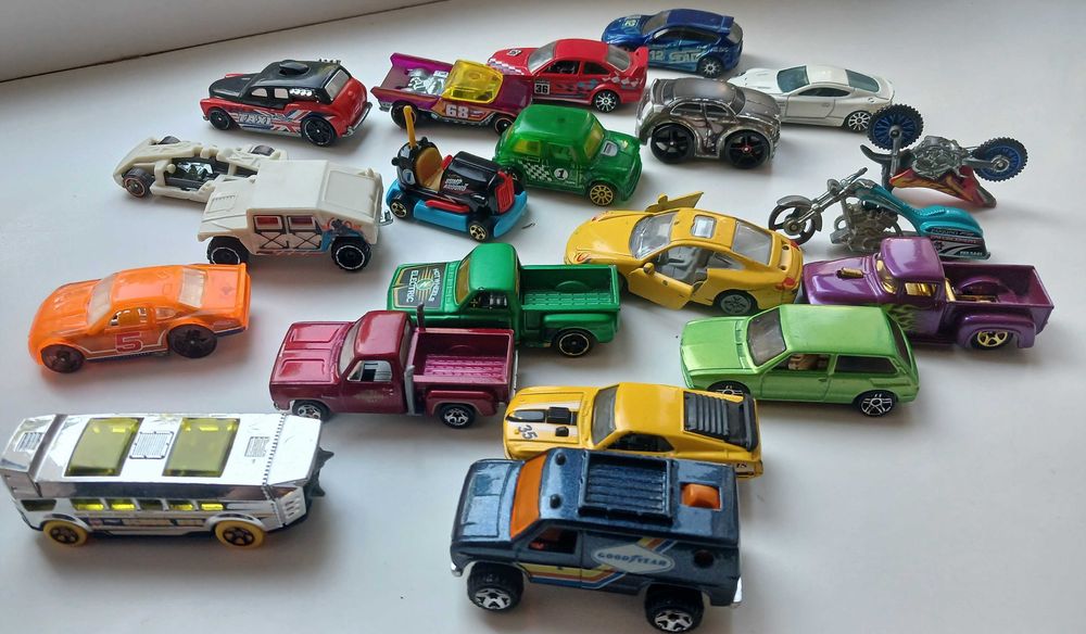 Коллекция машинок Hot Wheels / Matchbox