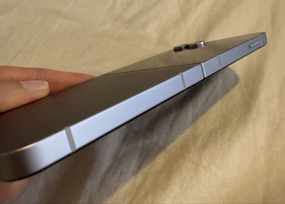 Samsung Galaxy z Flip 16