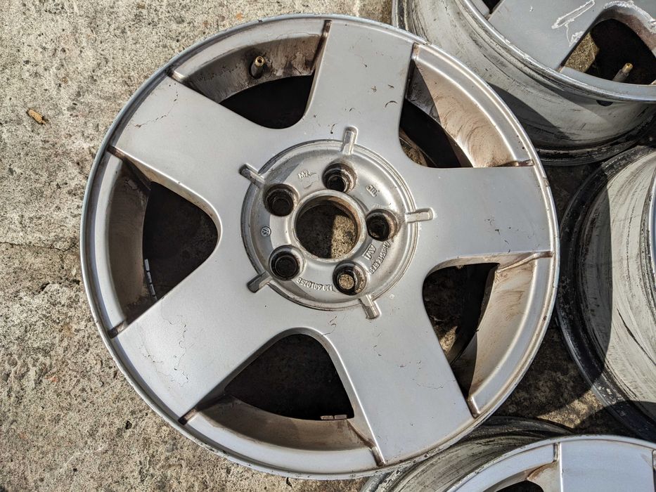 Felgi Aluminiowe 15 5x100 6Jx15H2 ET38 VW Volkswagen Golf IV
