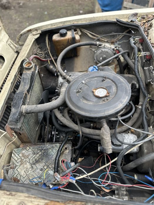 Москвич сел и поехал