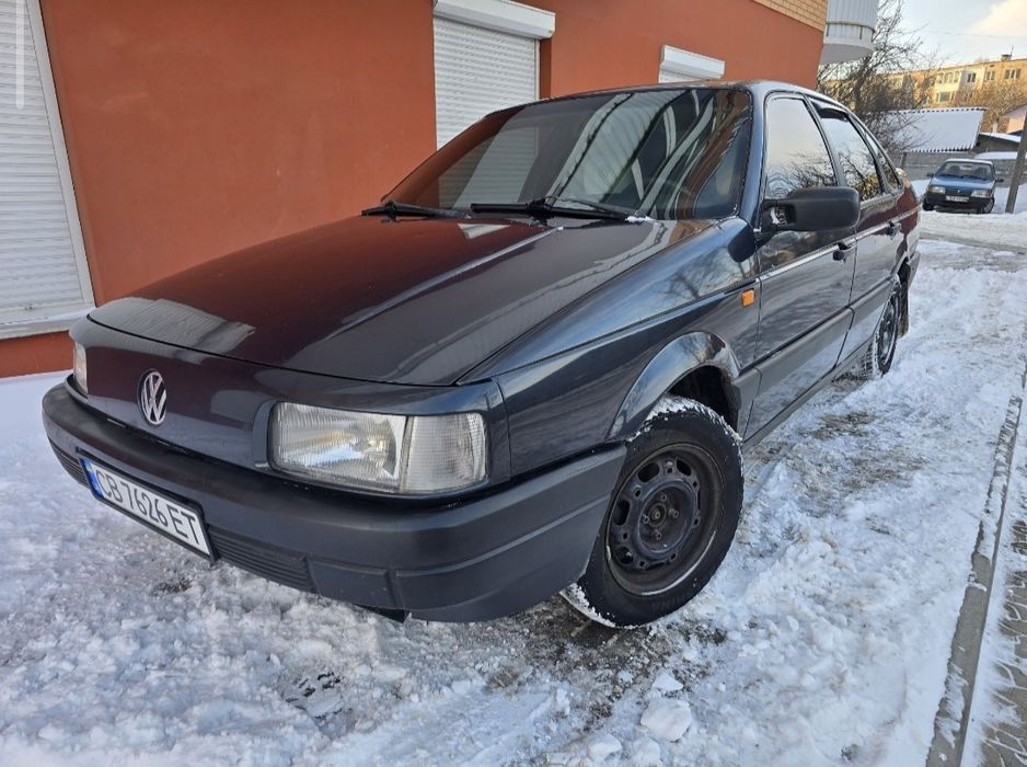Volkswagen Passat B3 1992г.2.0 injection