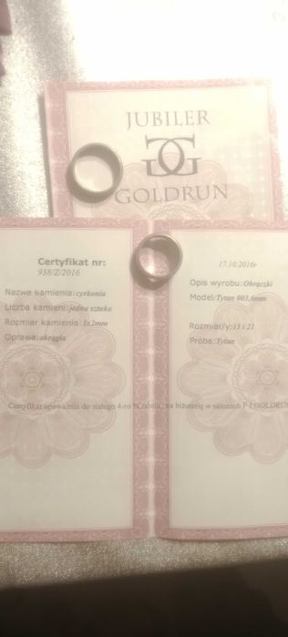 Nowoczesne obrączki tytanowe, fazowane z cyrkonią