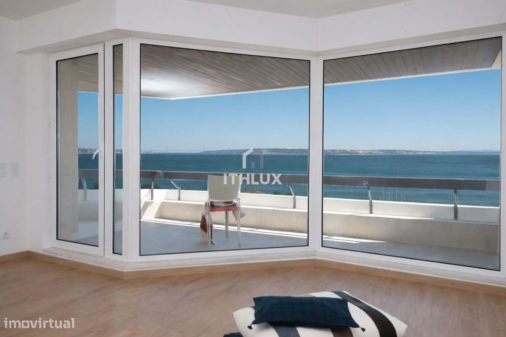 T2 remodelado no Alto da Barra | Último andar | Primeira linha de mar.