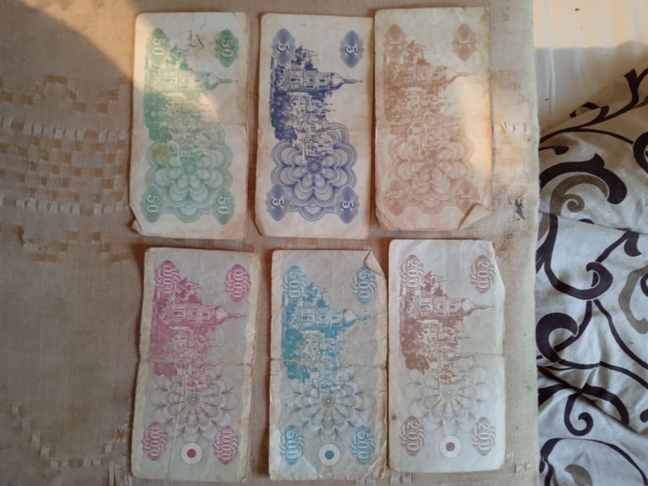 Банкноти справжні старі.