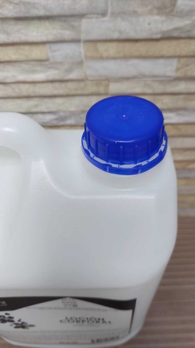 Vende-se Loção Corporal 5L