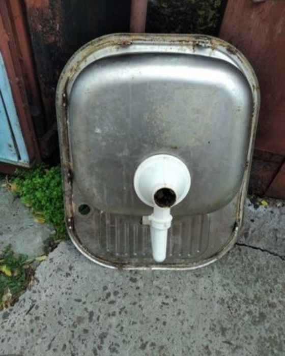 Кухонная мойка из нержавейки.