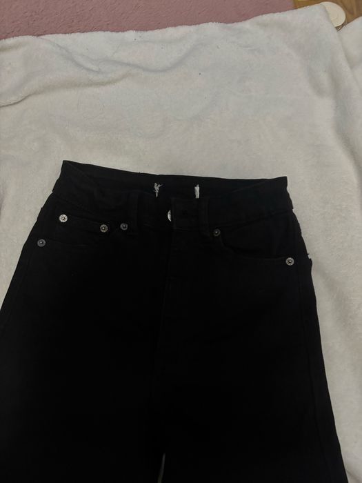 Czarne jeansowe dzwony Pull&Bear