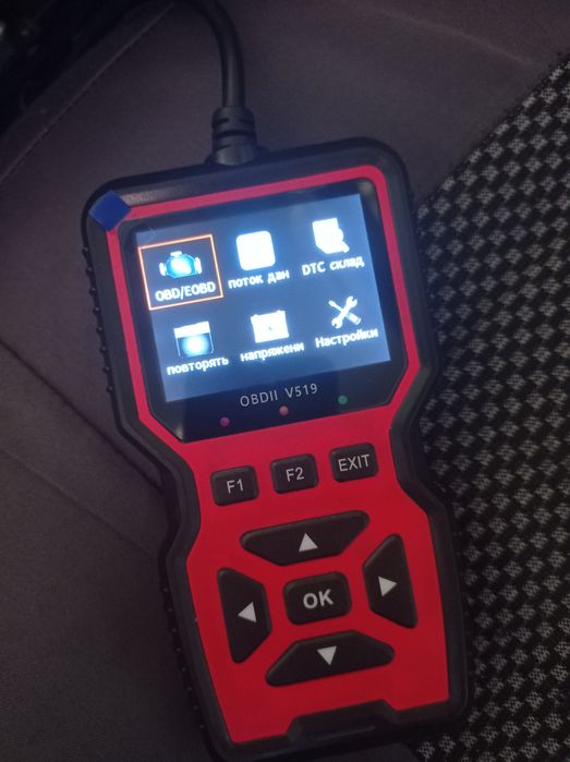 Сканер OBD2 V519 — новий, з екраном!