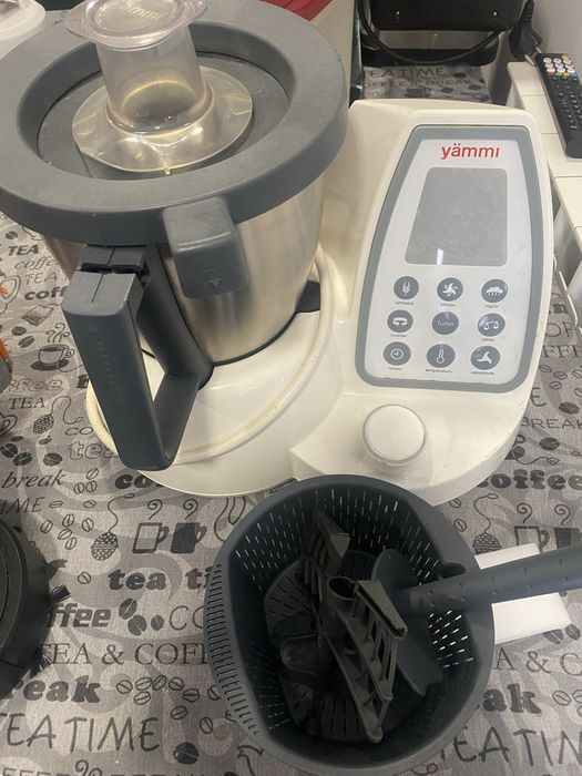 Yammi II- robot de cozinha