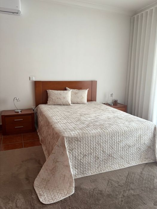 Quarto completo castanho