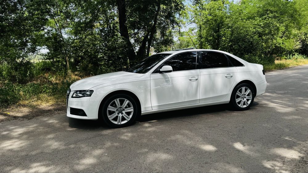 Продам свой автомобиль AUDI A4 B8