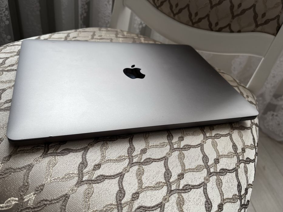 Mackbpok pro 2017 A1706, apple