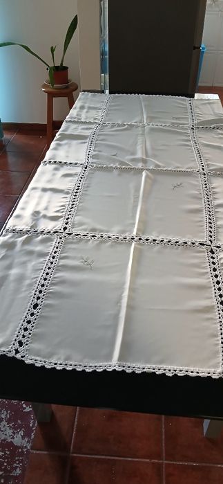 Toalha de mesa, com crochet