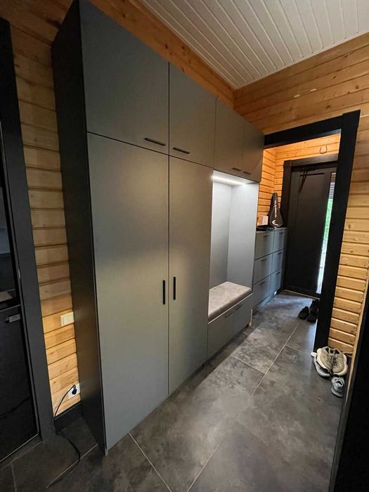 Виготовлення меблів на замовлення / Кухні, шафи на замовлення