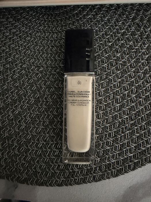 консиллер dior в відтінку 00.Новий