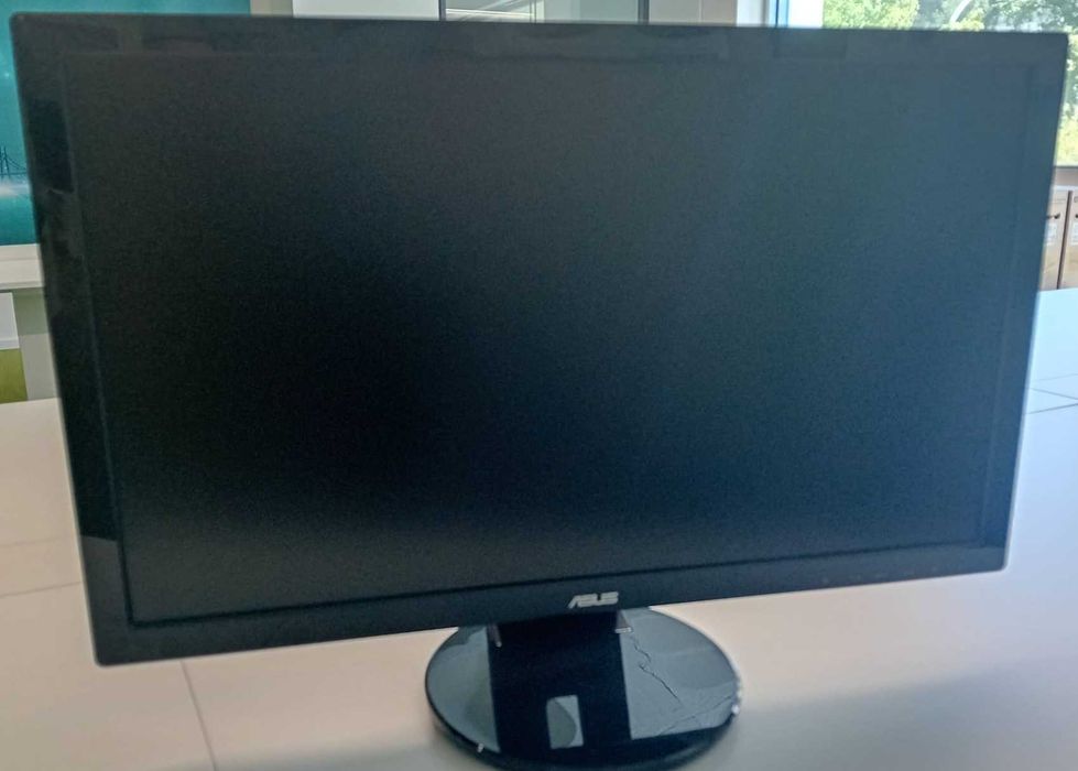 Monitores Samsung 20" VGA  e  ASUS 22" VGA 1920x1080