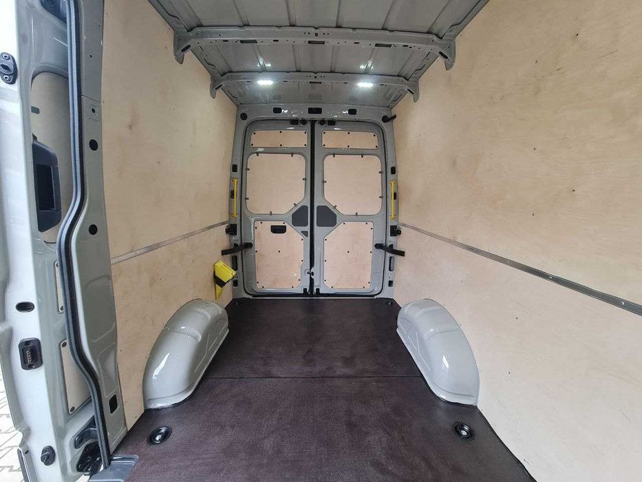 Zabudowa zabezpieczenie ze sklejki Volkswagen Crafter van