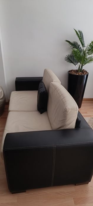 Sofá 2 lugares em couro sintético, conforto e estilo