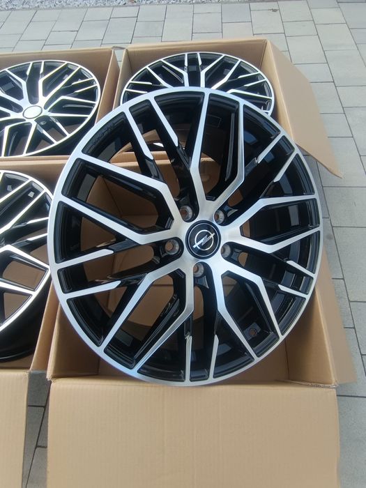 #RS4 Alufelgi R18 5x120 Opel Insignia Czujniki ciśnienia TPMS Śruby