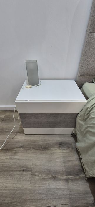 Somier 200×200 + colchao + cabeceira + 2 mesas de cabeceira