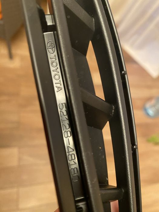 Toyota Venza 2021-2024 подиум заглушка бампера